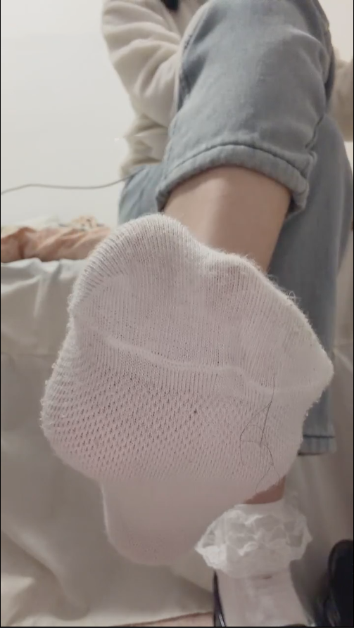 玩物直播杪杪-251104 白袜羞辱红绿灯中指鄙视【1V】【243MB百度云】